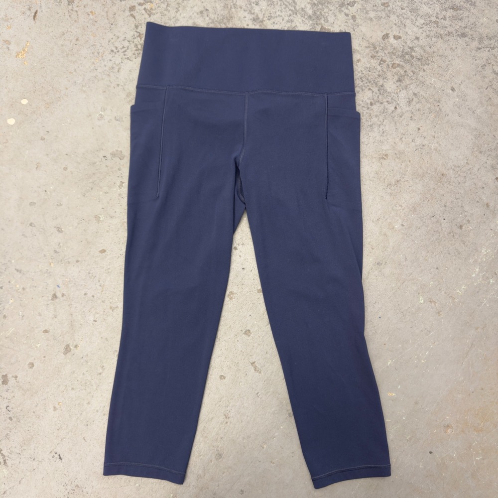 Athleta Salutation Stash Capri Leggings Navy Blue High Rise Size M 531304-03